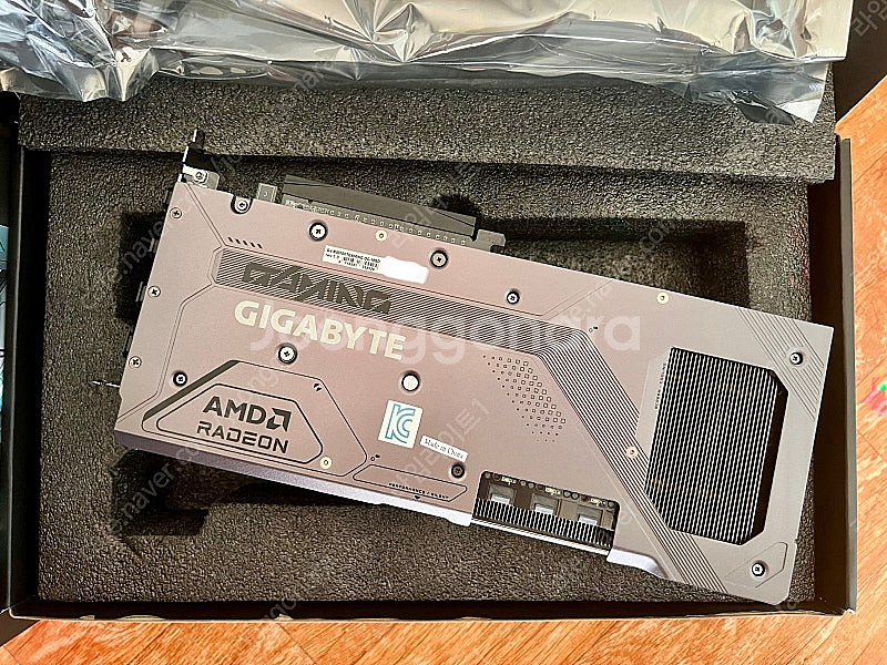 기가바이트 9070 xt 게이밍오씨 16gb 팝니다.--2