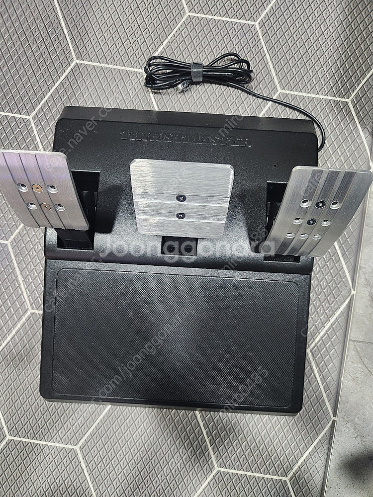 트러스트마스터 T300RS GT 에디션 레이싱 휠--7