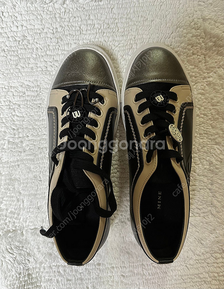 마인 램스킨 엠블럼 스니커즈 블랙 235사이즈--3