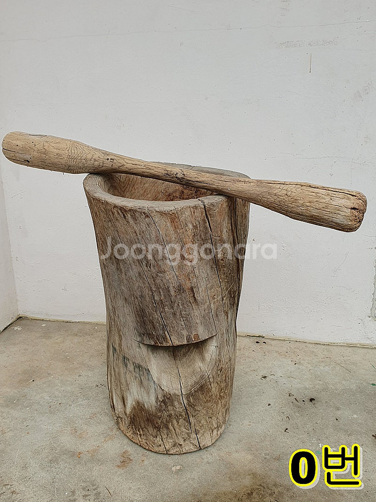 옛날 나무 절구통--1