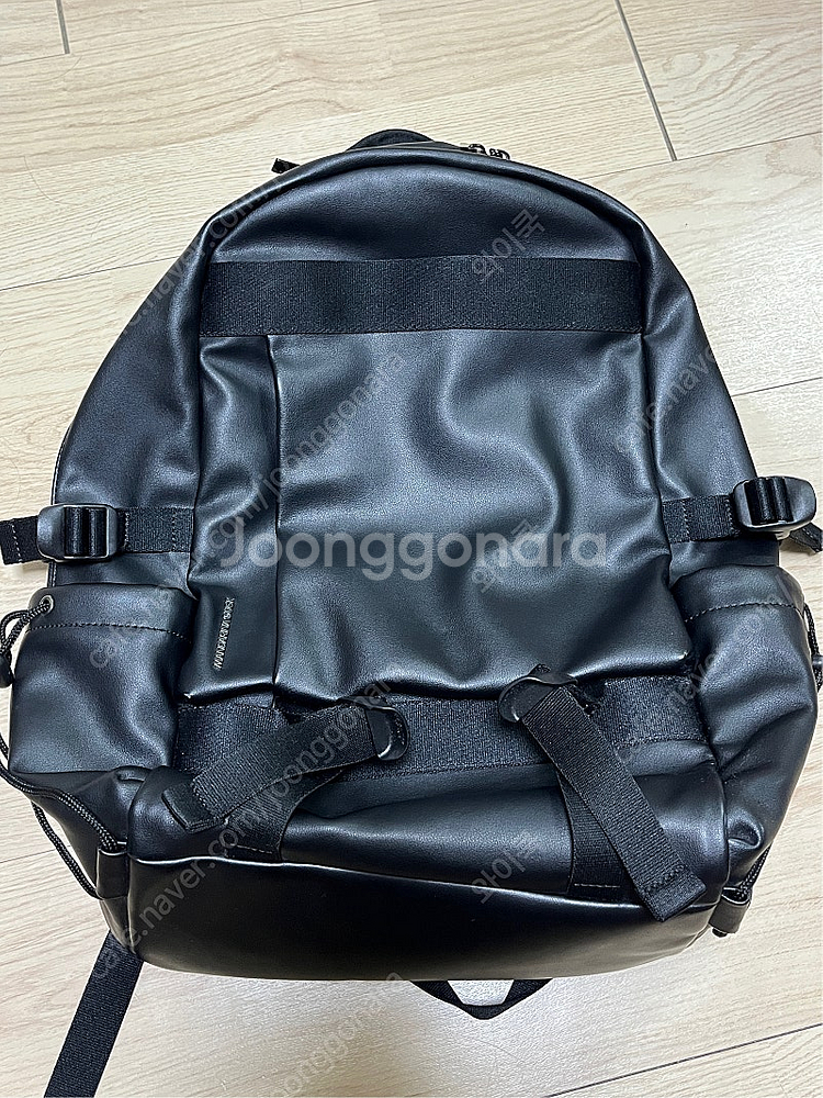 만다리나덕 노마드 백팩 블랙 팝니다(GNT01651)--0