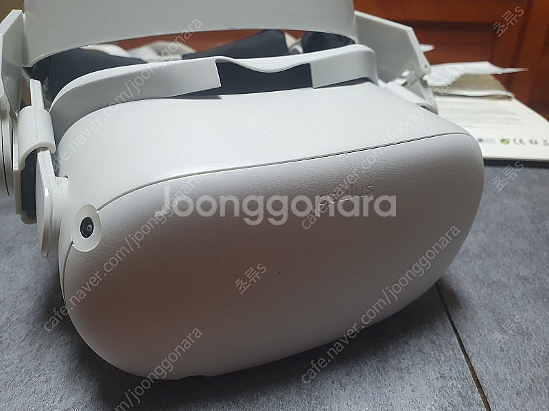 오큘러스 퀘스트 2 128G 주변기기 풀셋팝니다--1