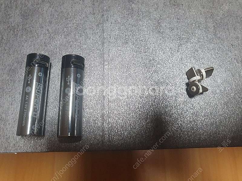 오큘러스 퀘스트 2 128G 주변기기 풀셋팝니다--3