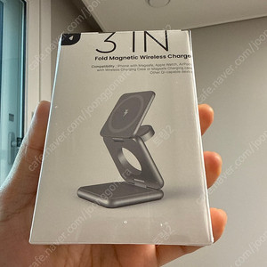 니케 접이식 3in1 맥세이프 무선 충전기 실버 새상품 팝니다.