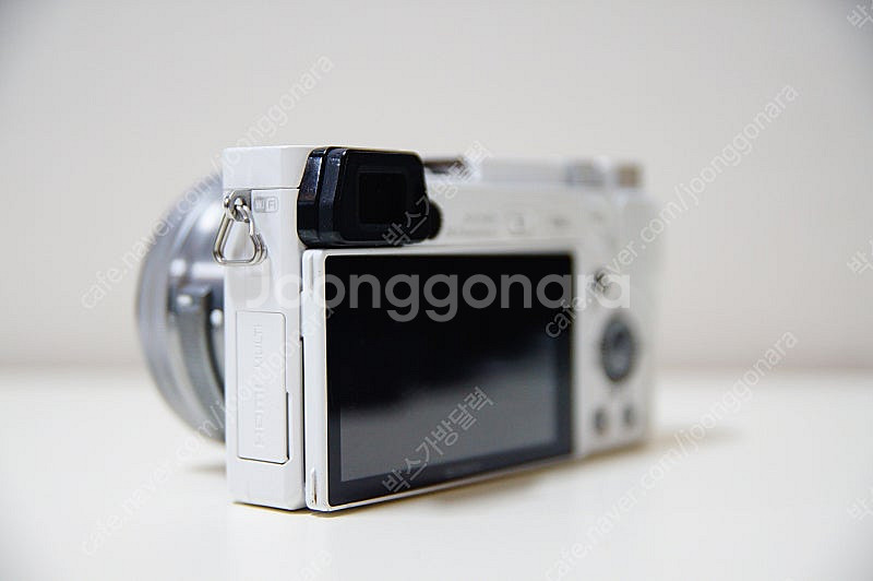 [소니] A6000 화이트 2,028컷 팝니다.--5