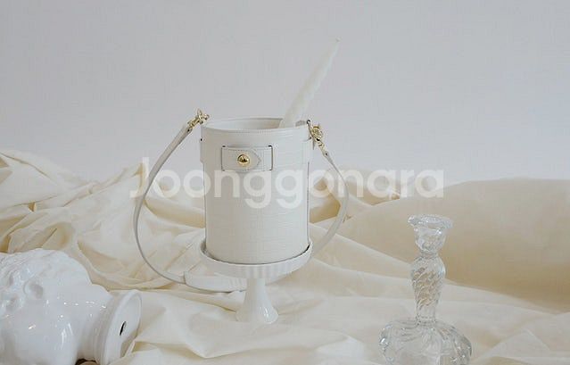 소프트심볼 실린더백 저렴하게 판매해요--8