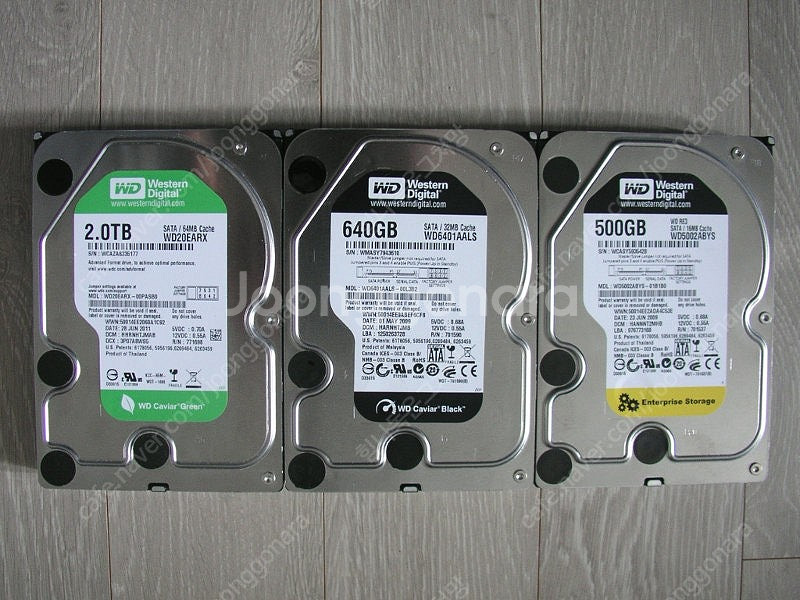 WD 및 히타치 3.5" HDD 9개 일괄--1