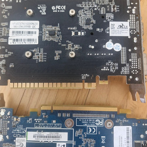 다양한 컴퓨터 부품으로 i7 8700