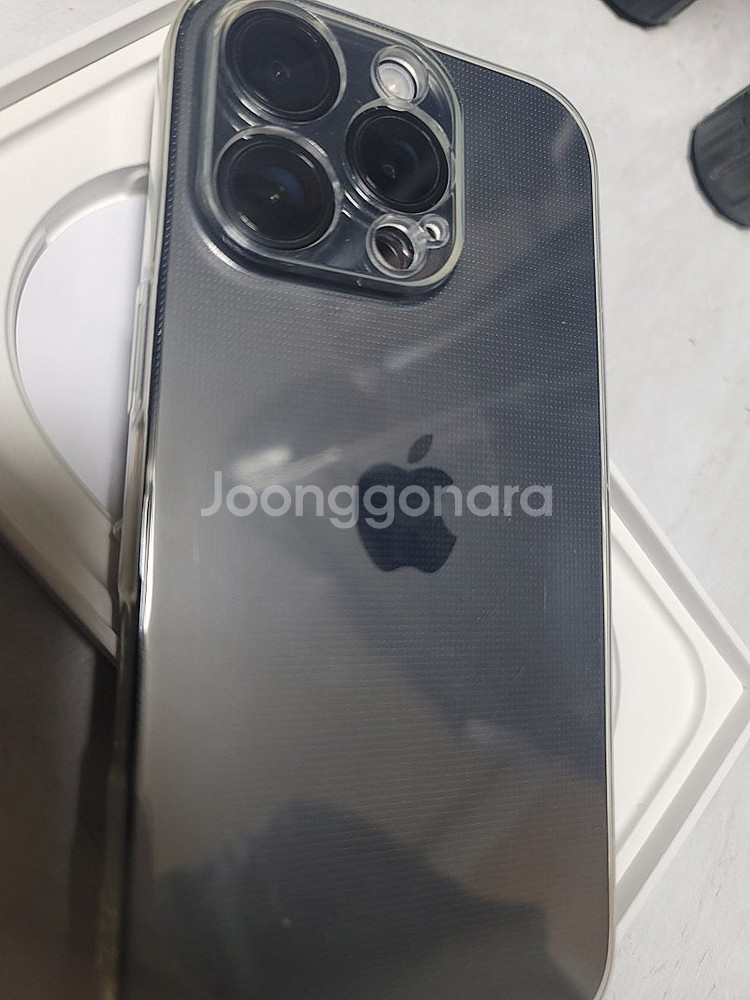 아이폰 16 pro 1테라 판매합니다. 액정 투명 케이...--2