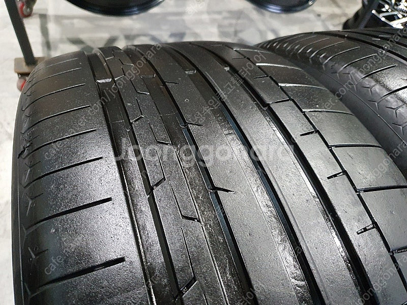 285 40 22 콘티넨탈 중고타이어 2본 판매합니다--2
