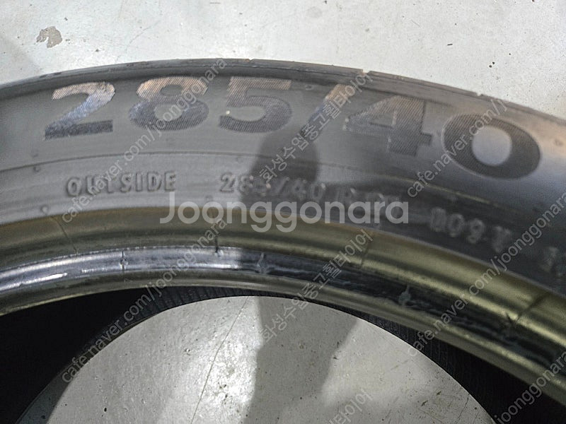 285 40 21 콘티넨탈 중고타이어 2본 판매합니다--4