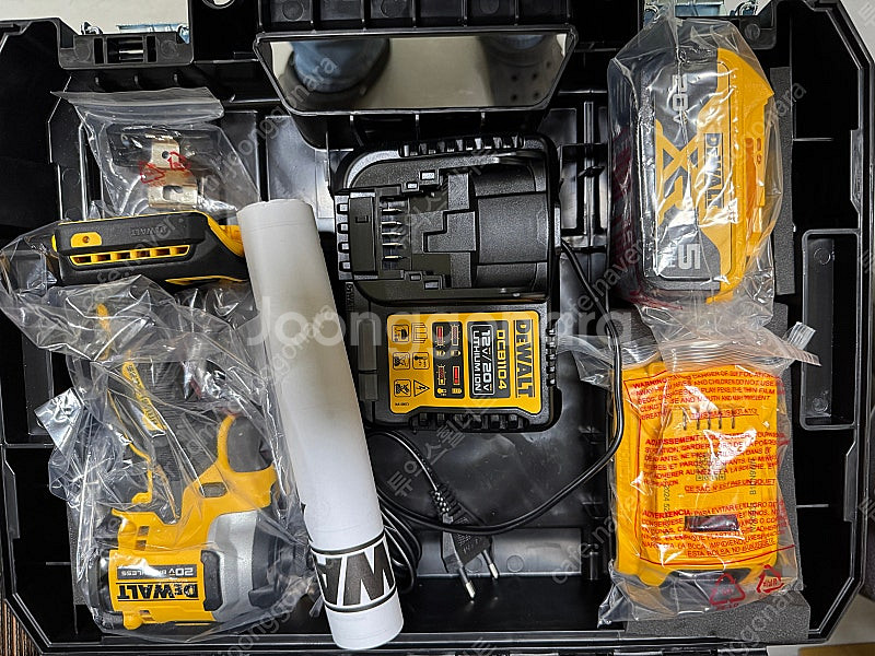 디월트 DCF850 P2A 임팩드릴 드라이버 세트--1