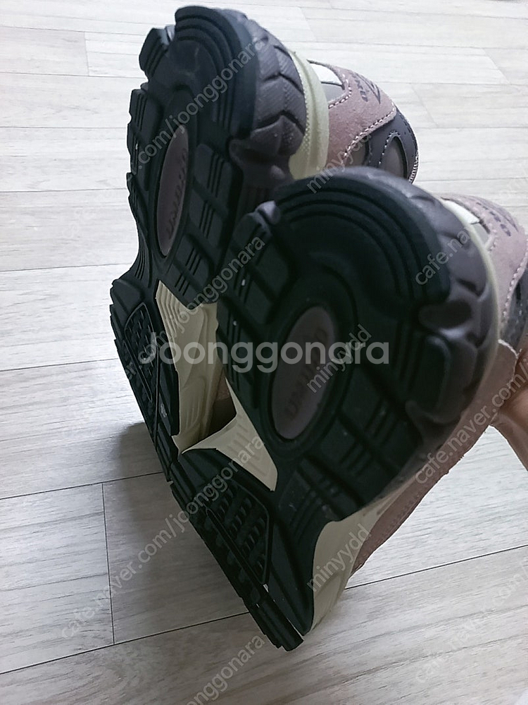 엄브로 여성 여자 운동화 250mm 새상품--4