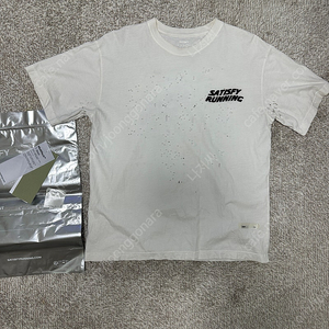 [L] 새티스파이 모스테크 티셔츠 오프 화이트