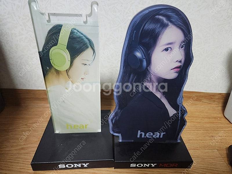 아이유 소니 스탠드 2개 + 덤 2개(캘린더,메모장)--1
