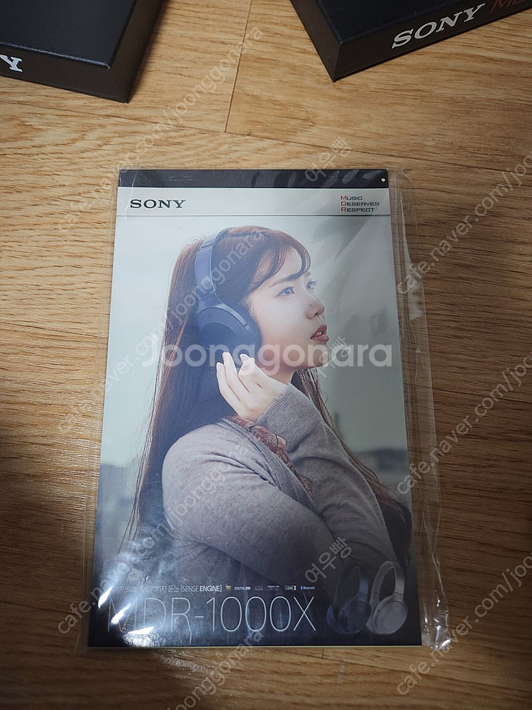 아이유 소니 스탠드 2개 + 덤 2개(캘린더,메모장)--4