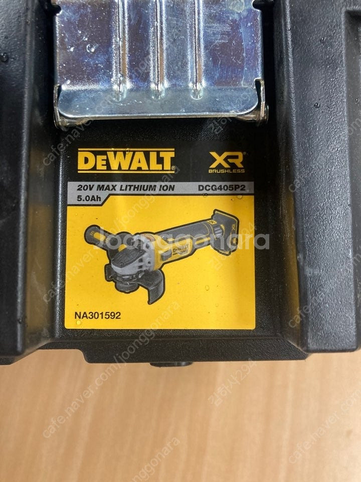 디월트 DCG405P2 충전 그라인더 세트 DCG405--6