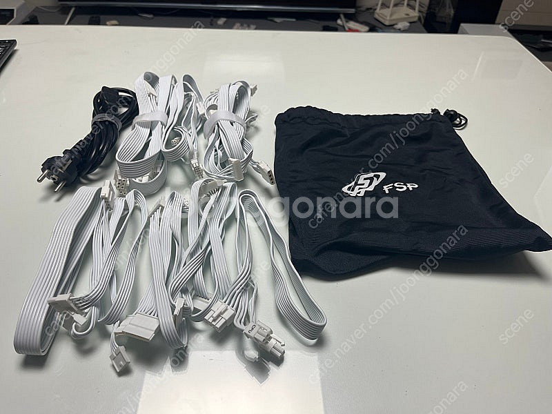 FSP HYDRO PTM 1000W 플래티넘 화이트--5
