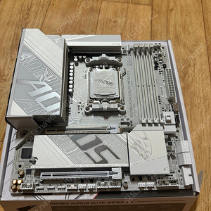 Aorus elite white B850m 판매합니다
