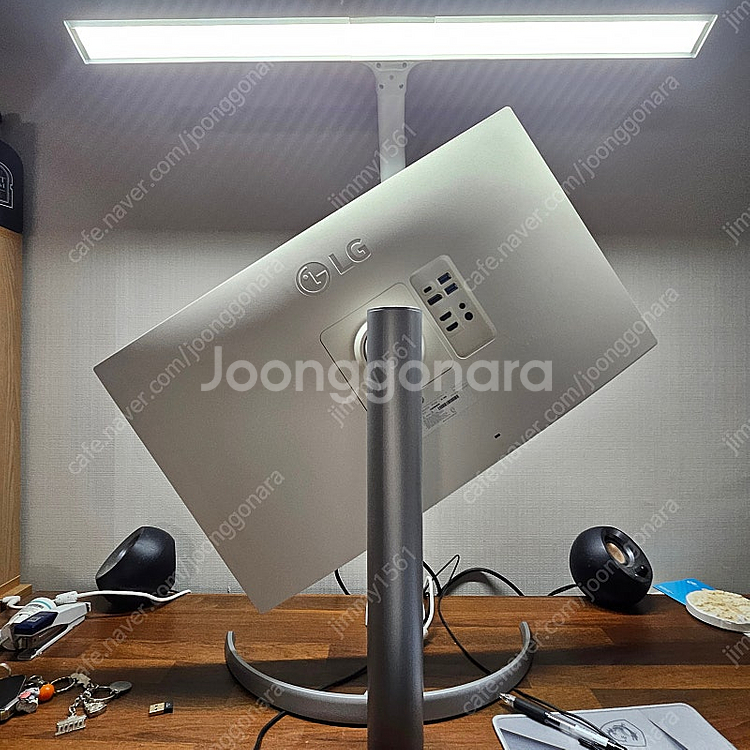 LG 4K 27UP850N 27인치 모니터 판매합니다--1