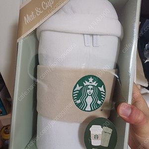 스타벅스 오텀 매트 파우치 반값포함 2만7000원 스타벅스 리유저블 스트로 세트 반값포함 1만3000원 파니다