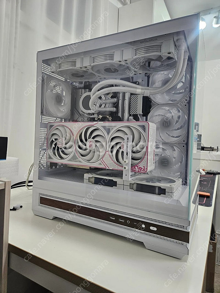 급처 9800x3d rtx5070ti 화이트 본체--1