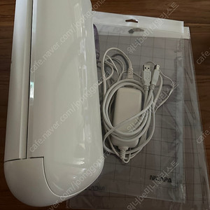 1)실루엣 포트레이트3 , 2)블레이드