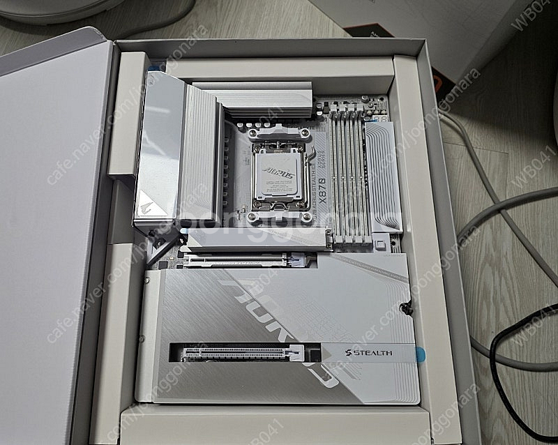 기가바이트 X870 AORUS Stealth ICE AMD AM5 보드 판매합니다.--1