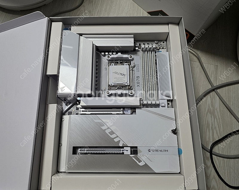 기가바이트 X870 AORUS Stealth ICE A...--1