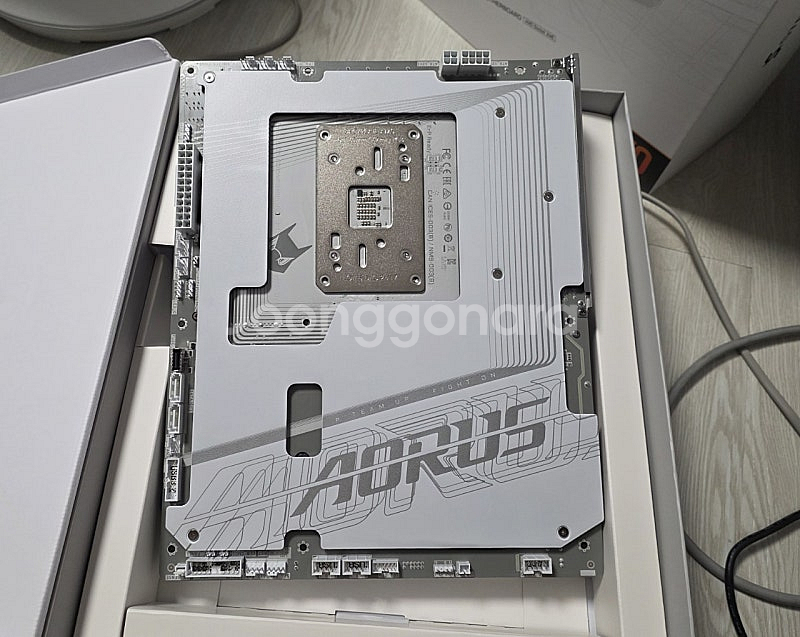 기가바이트 X870 AORUS Stealth ICE AMD AM5 보드 판매합니다.--2