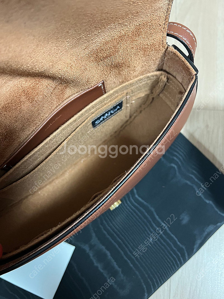 셀린느 베사체 트리오페 퀴르 크로스백--2