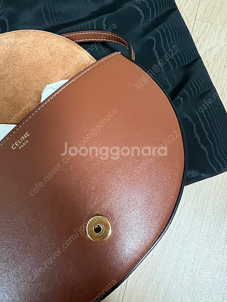 셀린느 베사체 트리오페 퀴르 크로스백--4