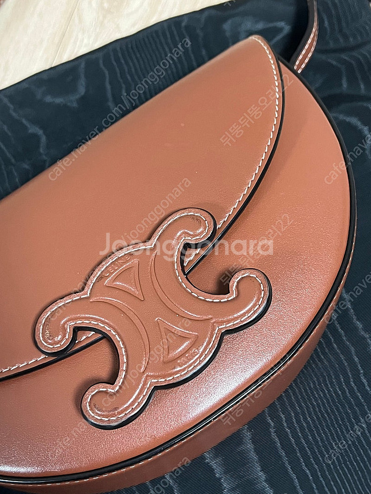 셀린느 베사체 트리오페 퀴르 크로스백--7