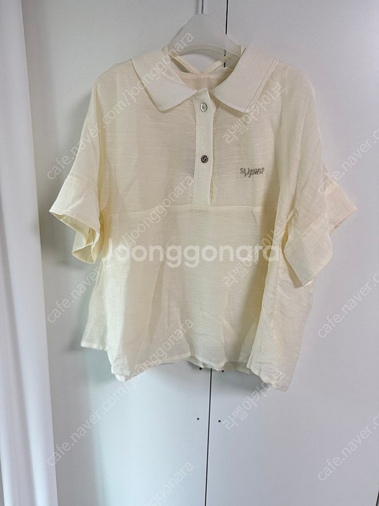 2024 SJSJ 린넨 블렌드 시퀸 레터링 탑 한섬--7