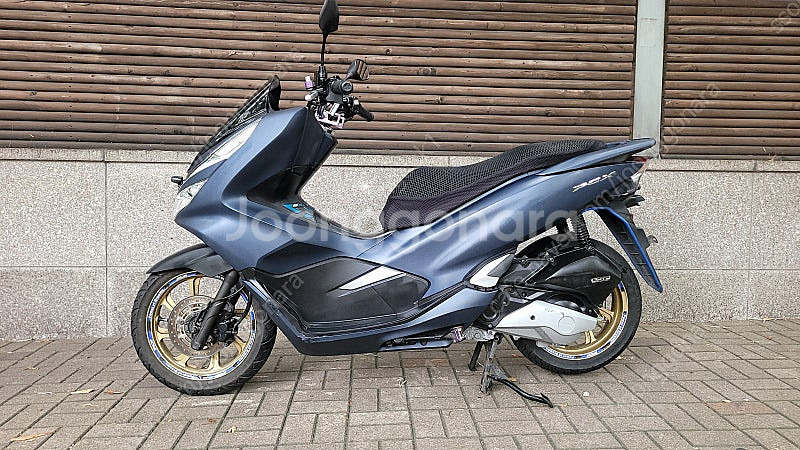 혼다 pcx150abs 2020년식 판매합니다.--0