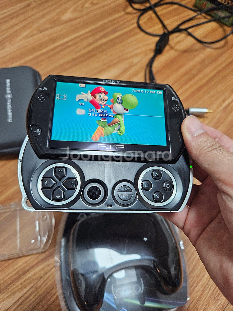 PSP-GO 본체 및 주변기기 각개처분--0
