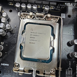 인텔 i5 13600K , MSI B660M 박격포 DDR4 , 커세어 벤전스 RGB RT DDR4 3600 32GB 화이트 판매합니다.