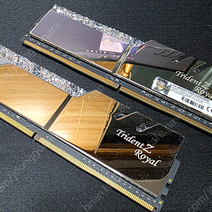 G.Skill Trident Z Royal DDR4 4000Mhz CL18 32G(16X2) 실버 판매합니다.