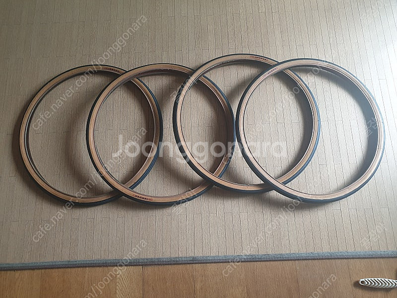 20인치 451사이즈(1-1/8)이노바(INNOVA) 타이어(와이어비드) 4개 일괄판매합니다--2