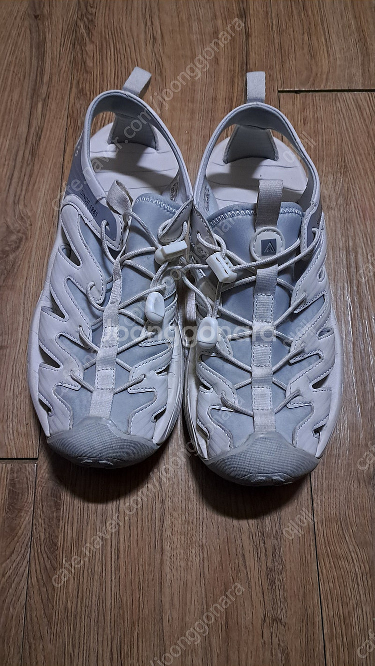 험토 하이킹 샌들 240 4만원--0