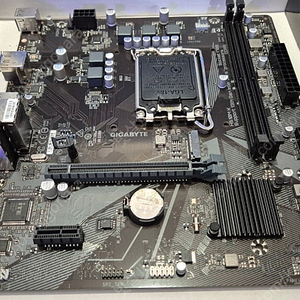 1700소켓 기가바이트 h610m k 메인보드 + oloy ddr5 8gb 램 판매합니다
