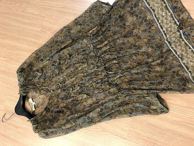 바네사브루노 아떼 실크100% 플로럴 시스루 원피스 휴가룩 하객룩 결혼식 보헤미안 보호시크 이미지