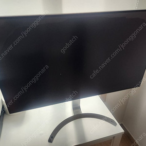 LG 32UD99 부품용 패널깨짐