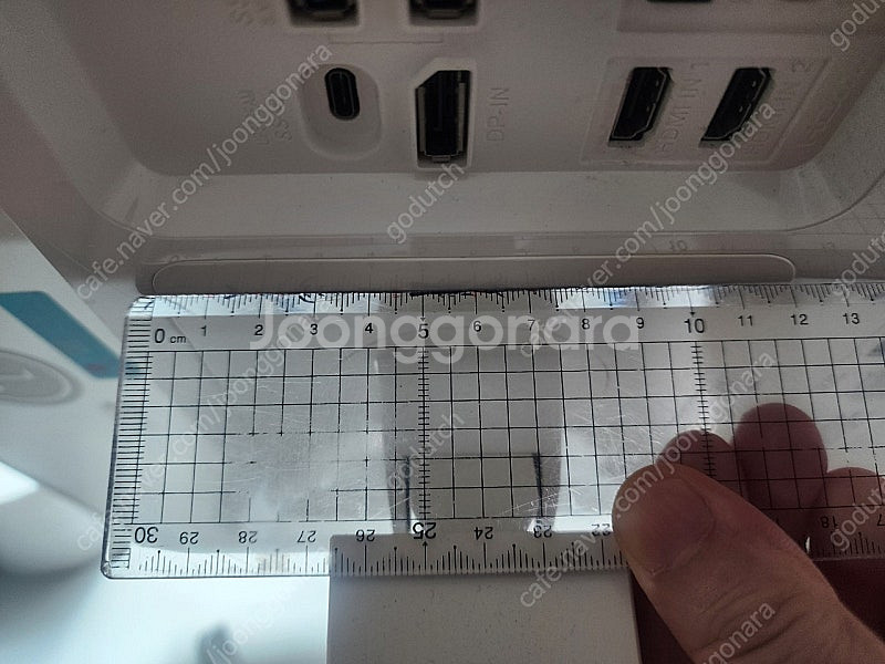 LG 32UD99 부품용 패널깨짐--3