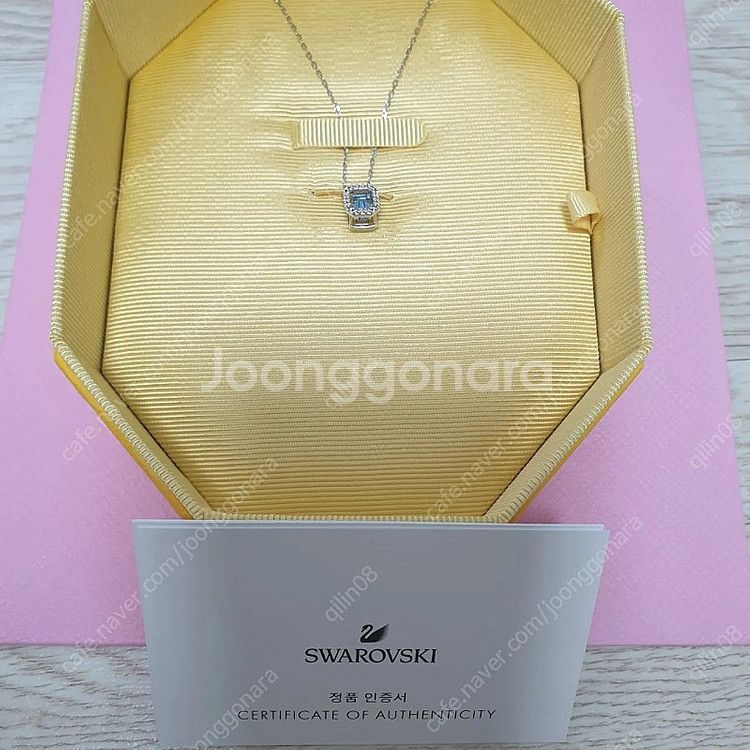 스와로브스키 밀레니아 옥타곤 블루 로듐 목걸이--0