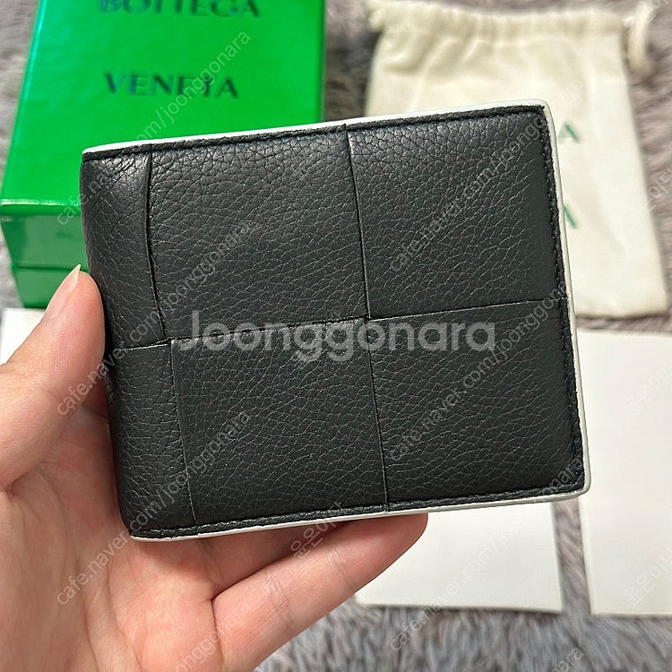 [풀구성]보테가베네타 맥시 플랩 투톤 반지갑 차콜그레이--0
