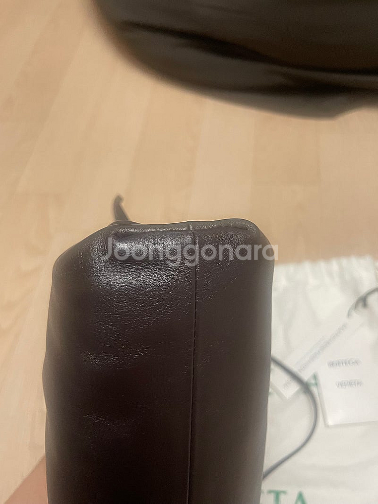보테가베네타 만두백 브라운 색상 팝니다--4
