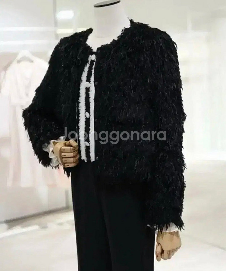 잇미샤 23FW 프린지 크롭 블랙 자켓 55--1