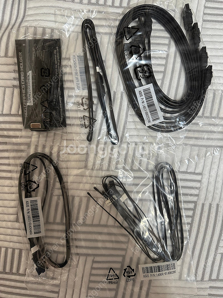 ASUS ROG MAXIMUS Z690 APEX 202...--4
