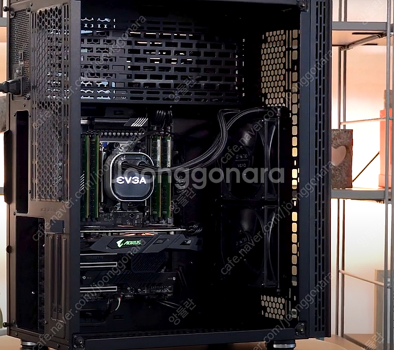 기가바이트 라데온 RX580 미개봉 새제품 팝니다.--8